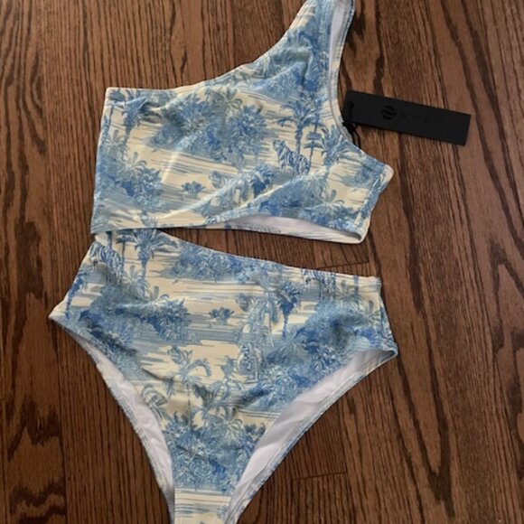 Noli Isla One Piece Swimsuit - Picture 1 of 5